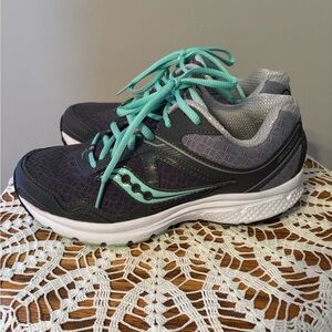 Saucony Women's Gray and Teal Running Shoes Size 6.5 Excellent Condition